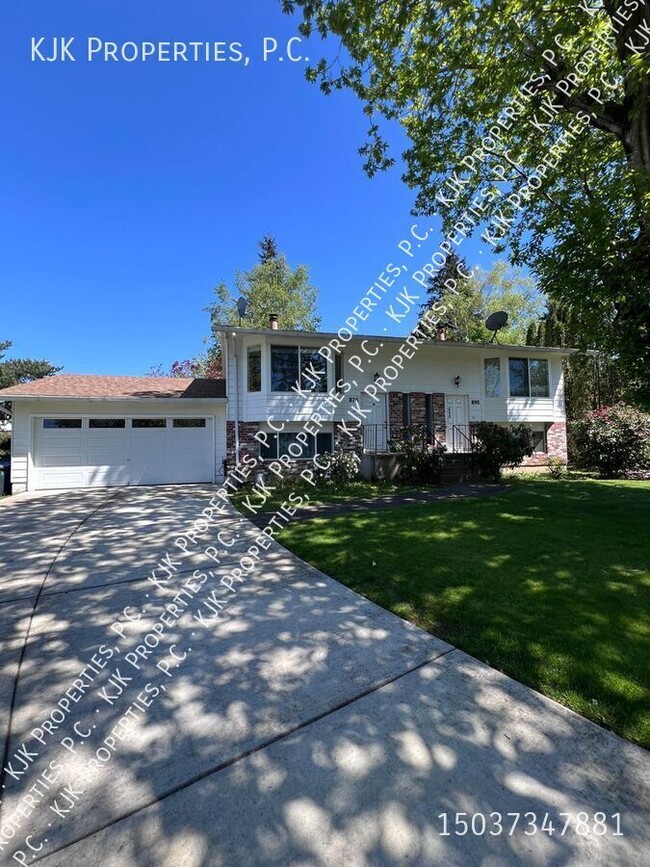 Building Photo - Charming two-story duplex nestled in a cul...