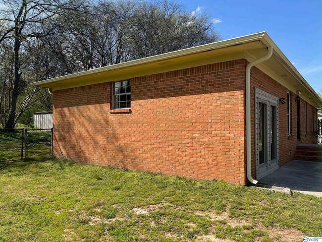 Building Photo - 2623 Thornhill Rd NW