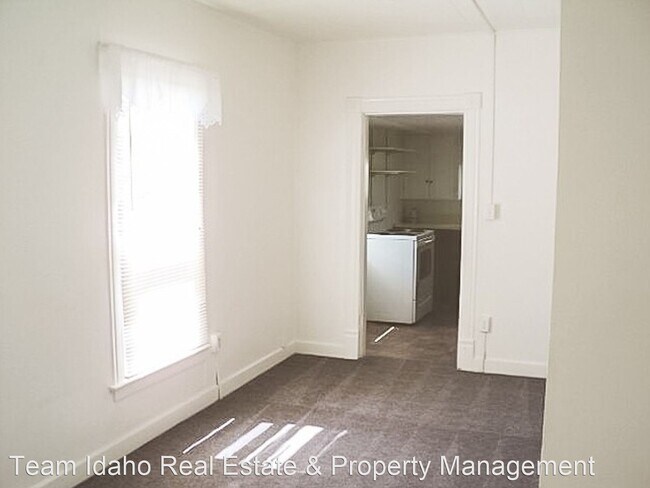 Building Photo - 917 S Adams St