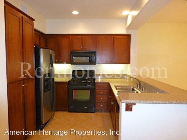 Foto del edificio - 8834 Spectrum Center Blvd
