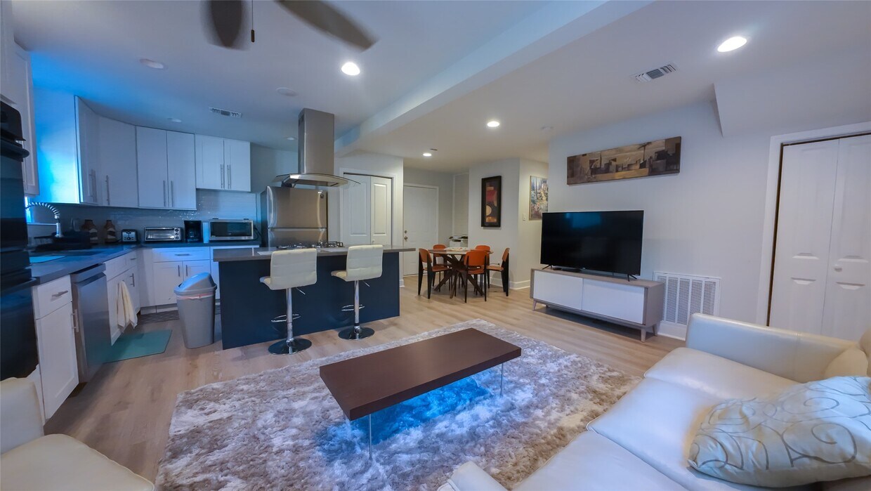 Foto principal - 10326 Meadow Lake Ln