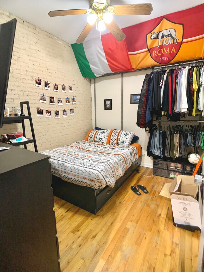 Building Photo - 328 E 94th St