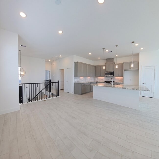 Building Photo - 21123 Medina River Dr