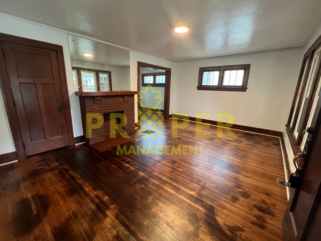 Foto principal - 3 bedrooms 1 bathrooms house for rent