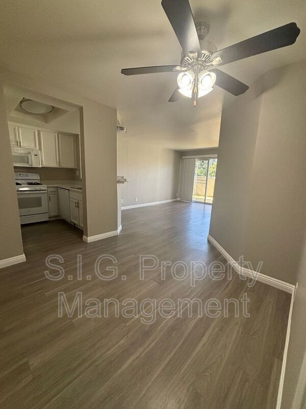 Building Photo - 4500 Laurel Canyon Blvd