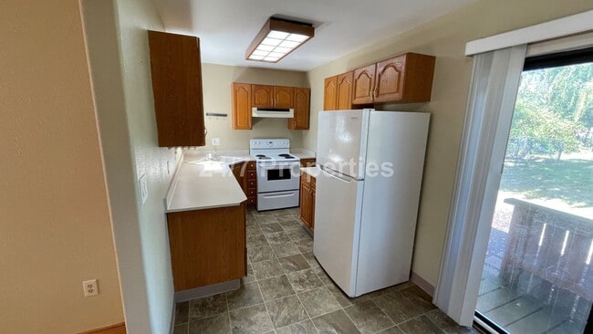 Building Photo - Charming 2 BD | 1 BA House w/ Huge Backyar...