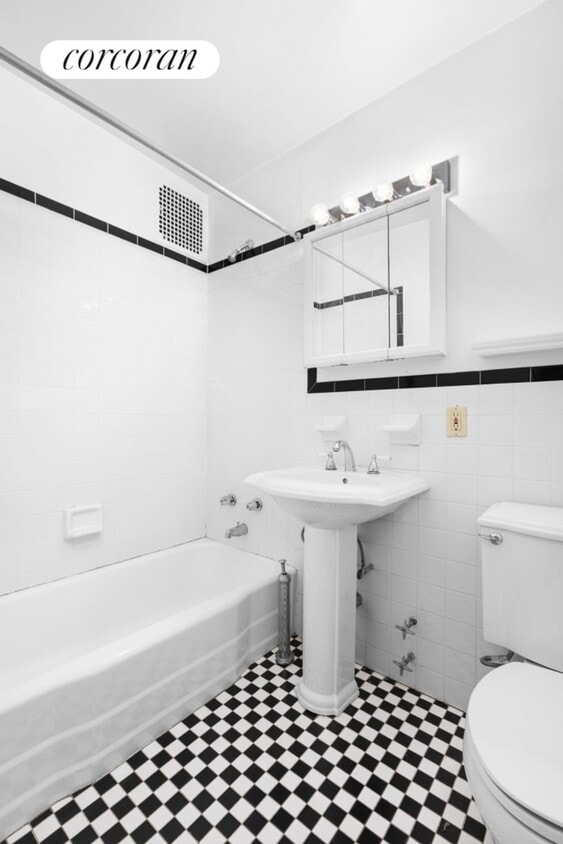 Building Photo - 414 E 88th St