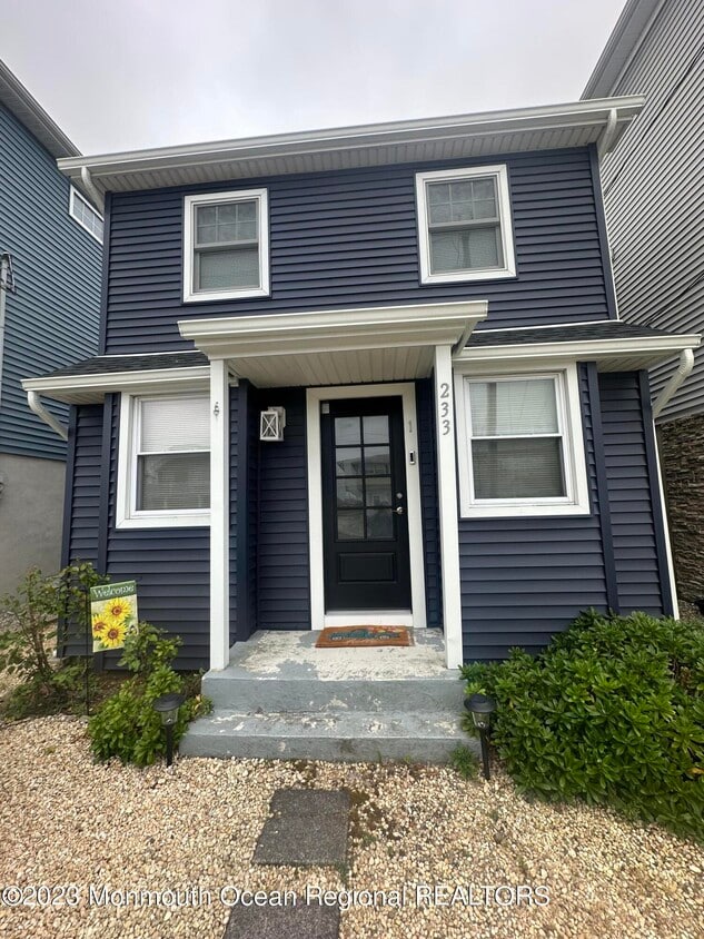 233 Hiering Ave, Seaside Heights, NJ 08751 Room for Rent in Seaside