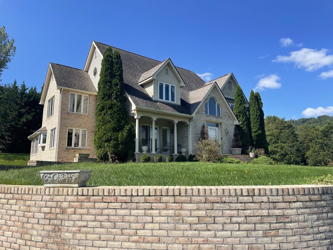 855 Deercroft Dr, Blacksburg, VA 24060 House Rental in Blacksburg, VA