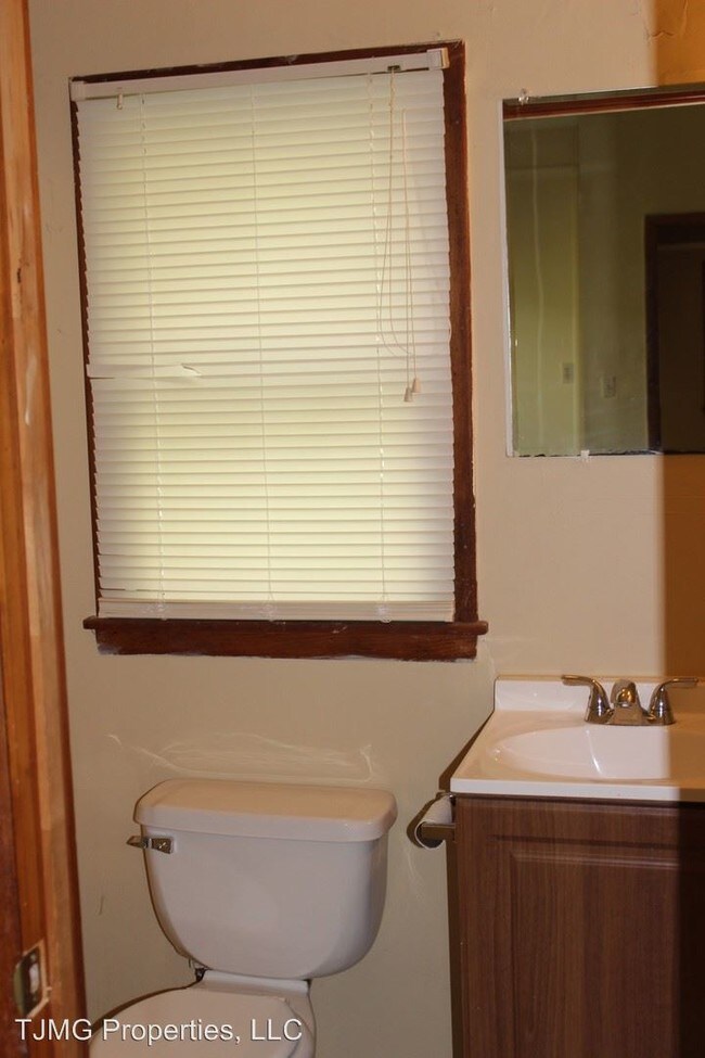 Building Photo - 5 br, 2 bath Room For Rent - 726 Euclid Ave