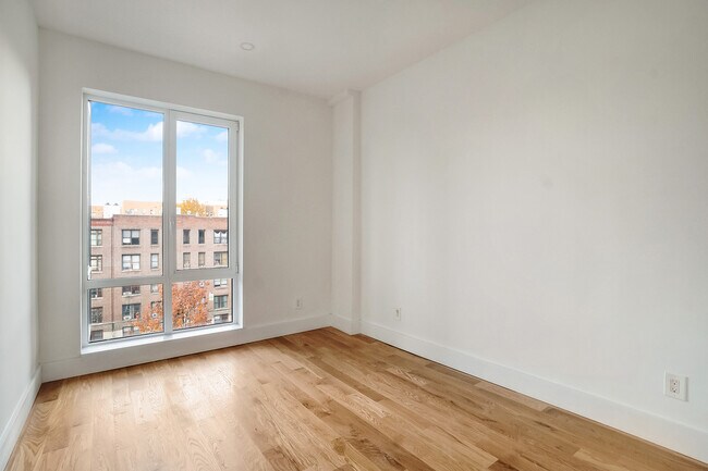 Foto del edificio - 2155 Caton Ave