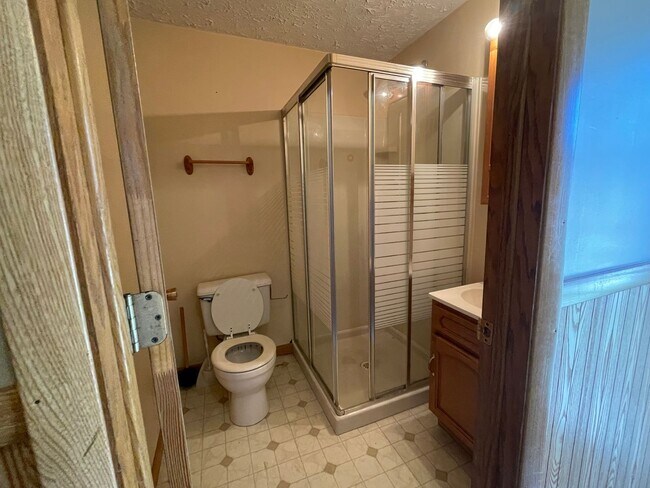 Building Photo - 3 bed/2 bath