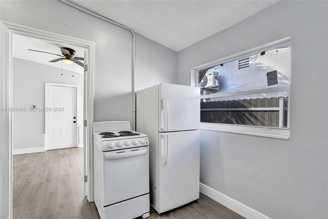 Building Photo - 3633 SW 12th Ct