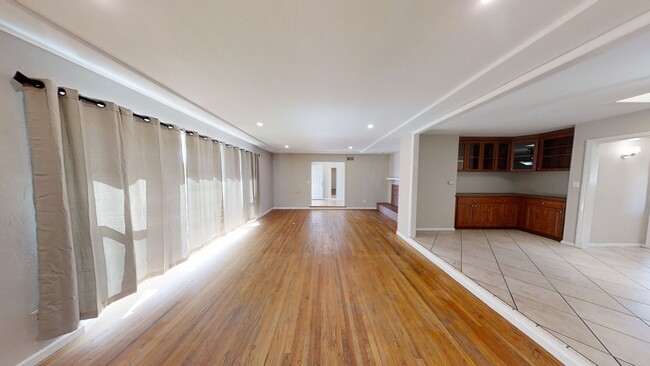 Foto del edificio - 6BD/2.5BA, Large Rooms, Spacious Living Ar...