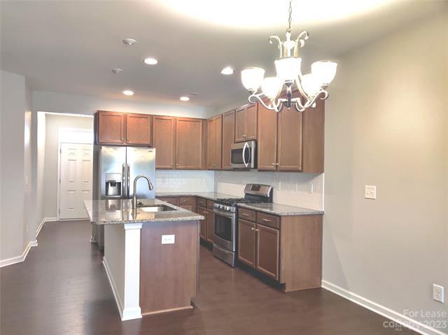 Building Photo - 13423 Savannah Point Dr