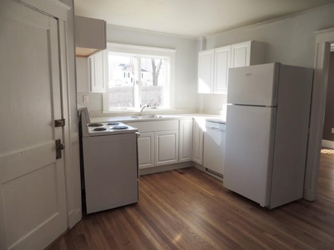 Building Photo - 23 Williams St