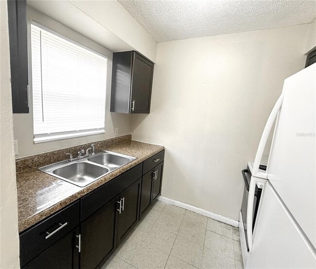 Foto del edificio - 3212 Crystal Hills Loop S