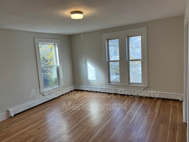 Foto del edificio - 83 Groveland St