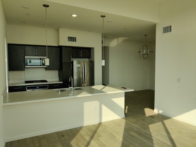 Building Photo - 241 Llano De Los Robles Ave