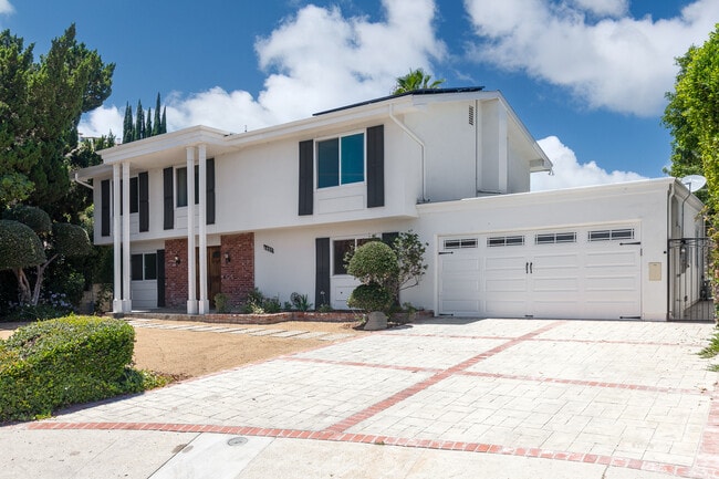 Photo - 6427 Dunlo Pl (Los Angeles, CA) House
