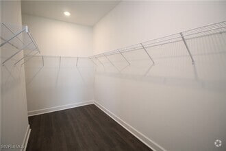 Building Photo - 2051 Grove Dr