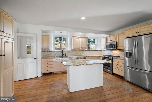 Foto del edificio - 1025 N Chatham Rd