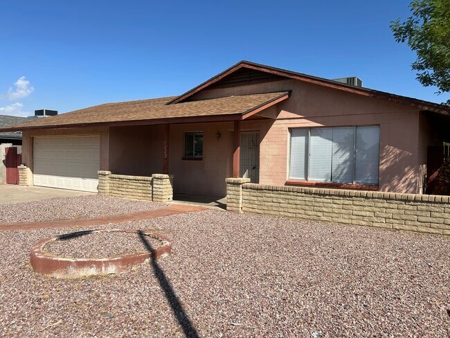 Foto del edificio - 7222 W Rose Ln