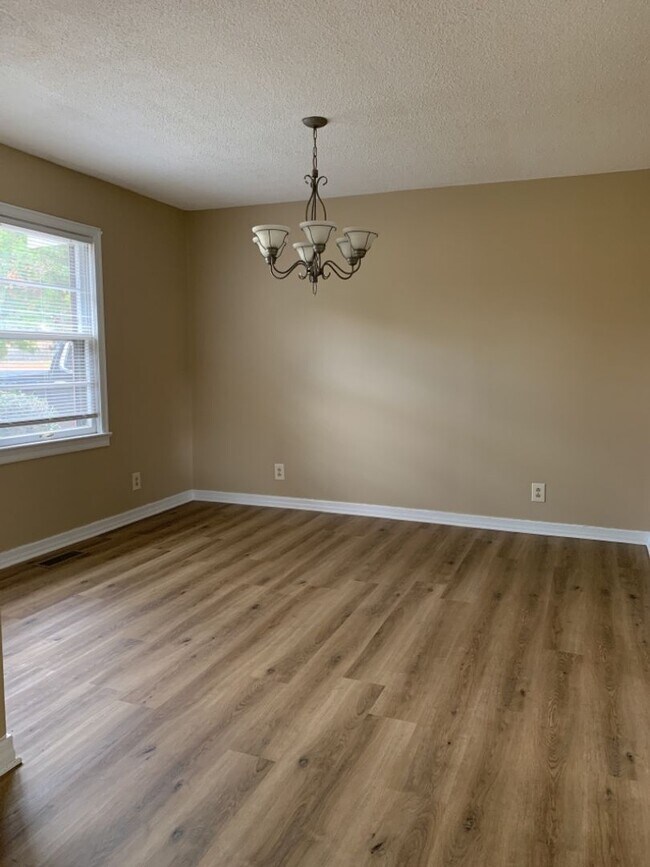 Foto del edificio - 2224 Bower Dr