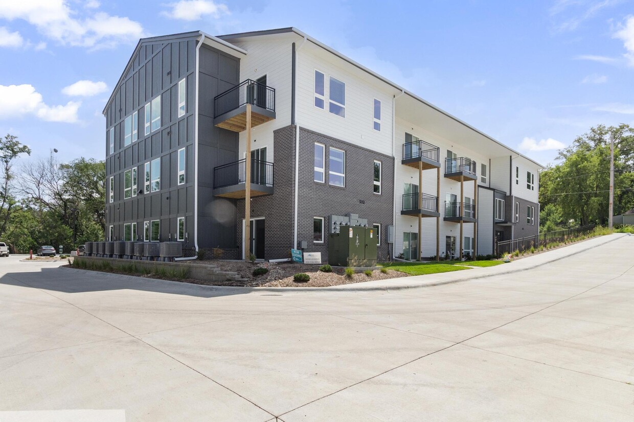 Primary Photo - Oxbow Crossing