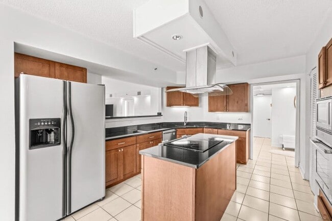 Building Photo - 7201 Promenade Dr