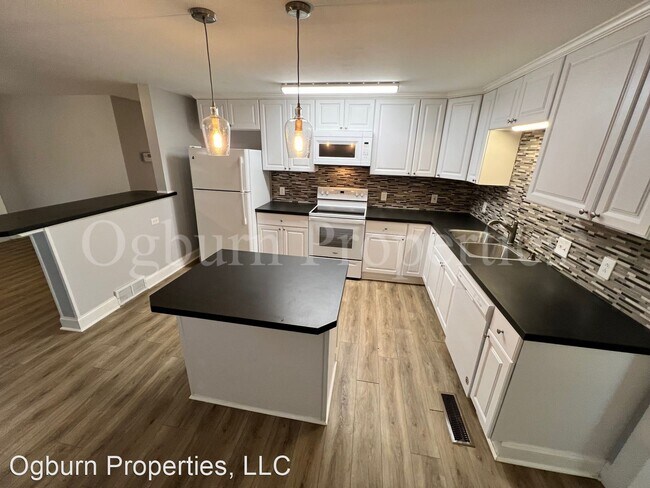 Building Photo - 3 br, 1.5 bath House - 721 W. 25th and 1/2...