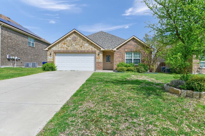 Primary Photo - 913 Swan Ridge Dr