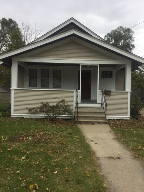 Primary Photo - 1131 Ashland Ave