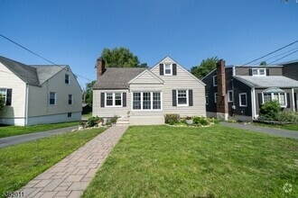 Building Photo - 68 Derwent Ave