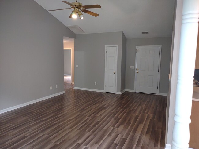 Building Photo - Charming Three Bedroom Home Located in Nor...