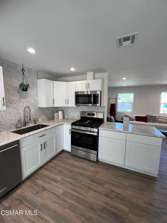 Building Photo - 3076 Los Robles Rd