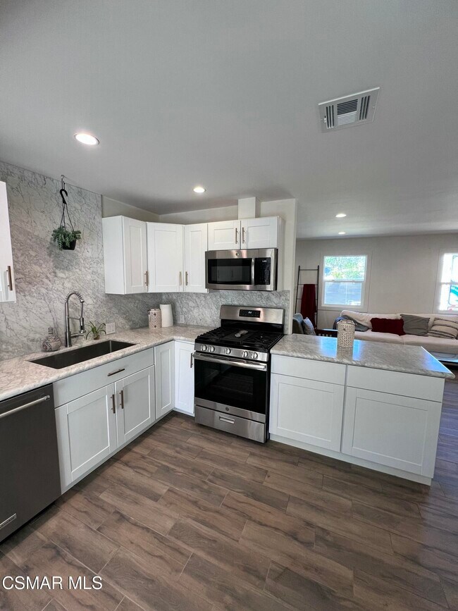 Foto del edificio - 3076 Los Robles Rd