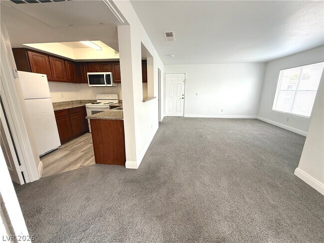 Foto del edificio - 6800 E Lake Mead Blvd