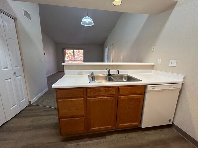 Foto del edificio - Comfortable 2BR Near Campus