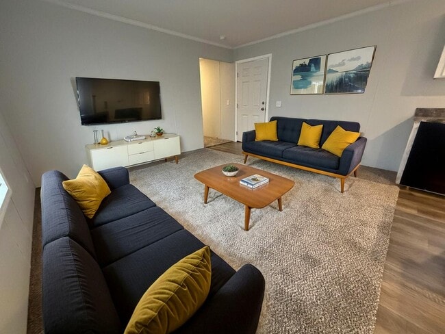 Building Photo - 15353 Dominique Dr