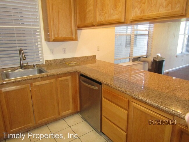 Building Photo - 3 br, 2 bath House - 905 Doubles Drive #212