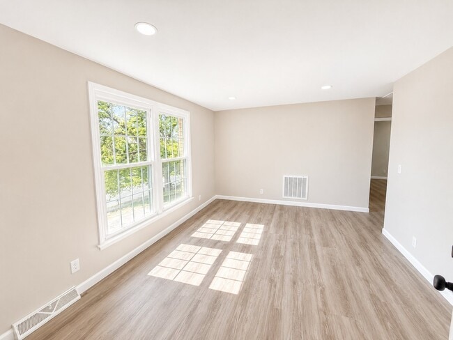 Building Photo - 204 Cross Timbers Dr