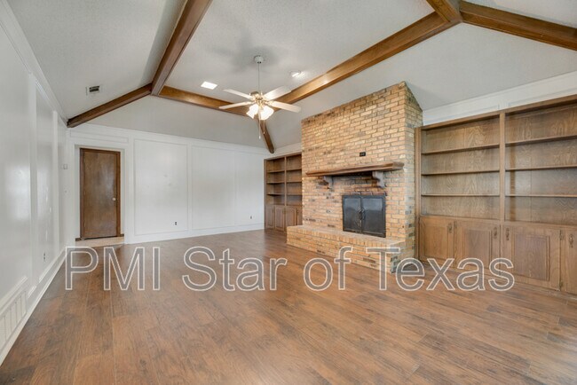 Foto del edificio - 2128 Teakwood Ln