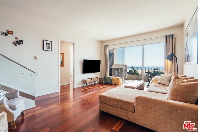 Building Photo - 18111 Coastline Dr