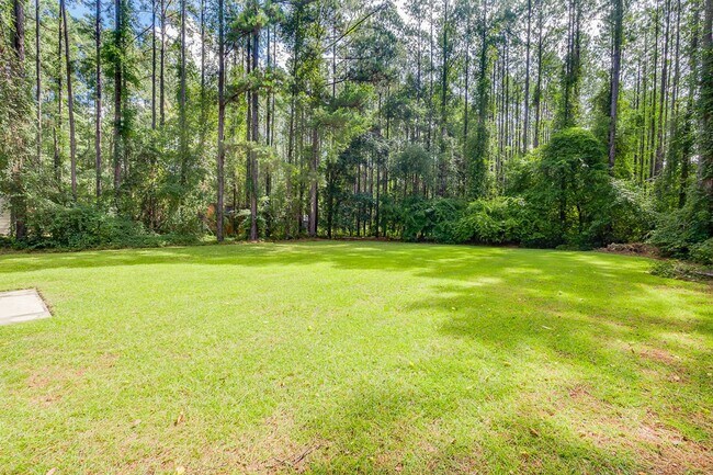 Foto del edificio - 3 Bedroom Springfield Home with Garage and Large Backyard