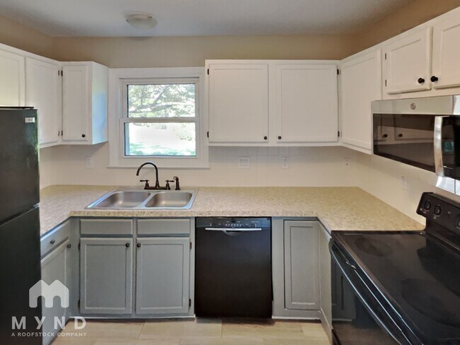 Foto del edificio - 3203 Whitaker Ct NW