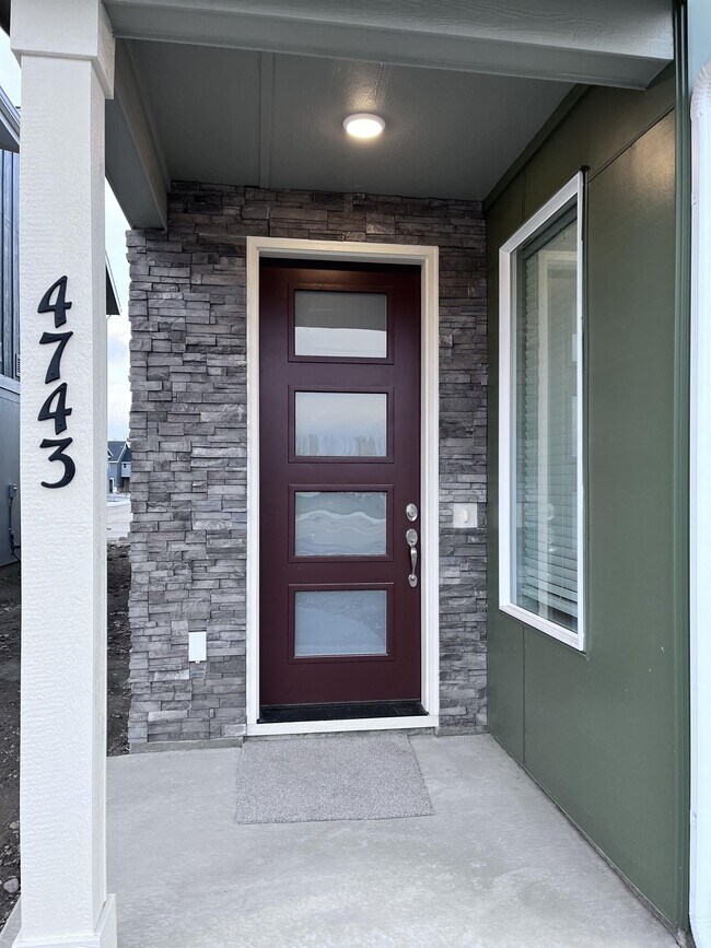 Building Photo - 4743 W Santa Fe Ln