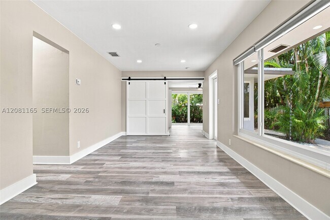 Foto del edificio - 1621 NE 25th St