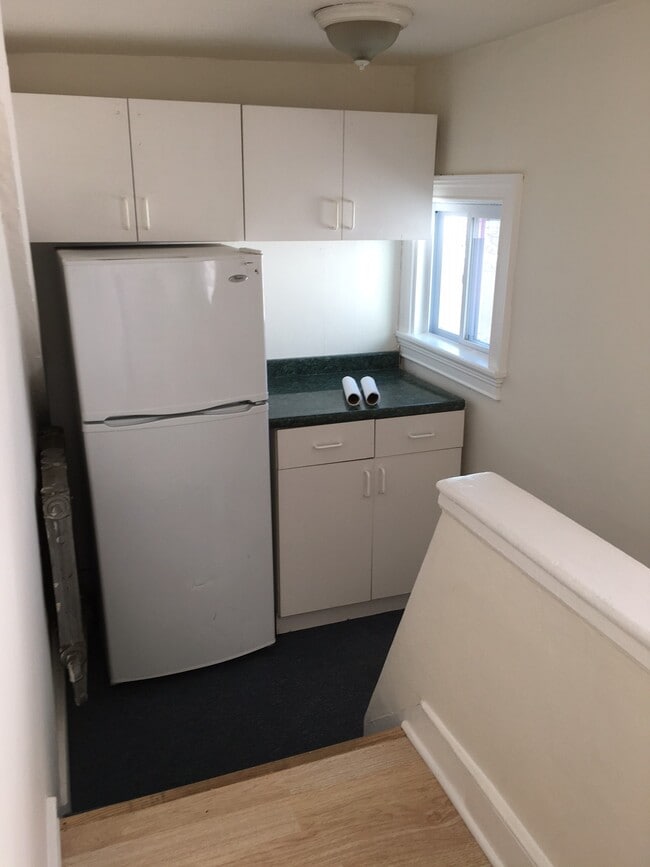 Building Photo - 372 Farnsworth Ave
