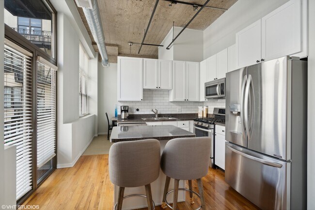 Building Photo - 758 N Larrabee St